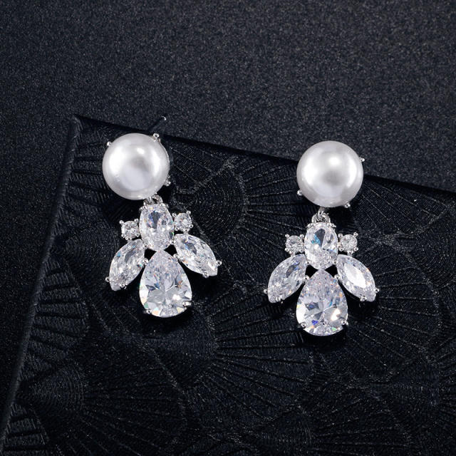 Delicate copper material cubic zircon pearl diamond earrings