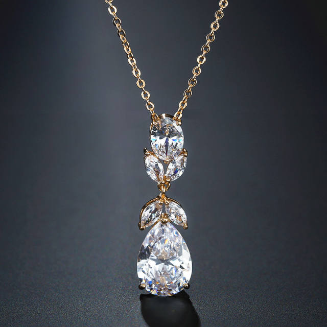 Eleagnt cubic zircon drop diamond necklace