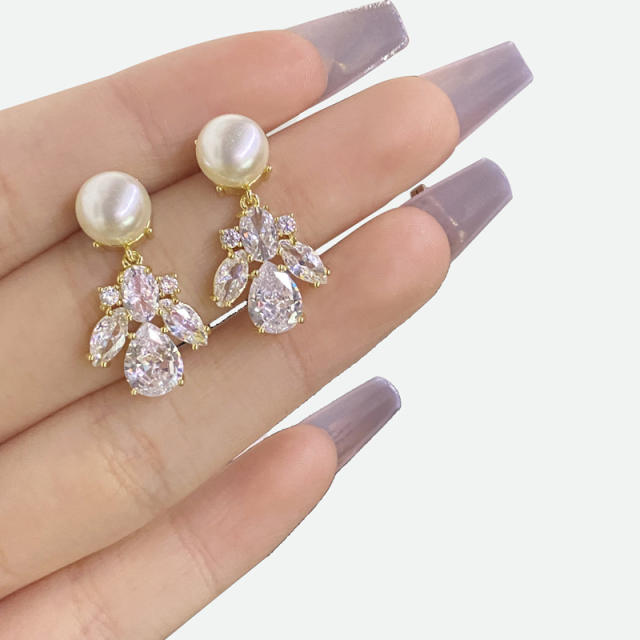 Delicate copper material cubic zircon pearl diamond earrings
