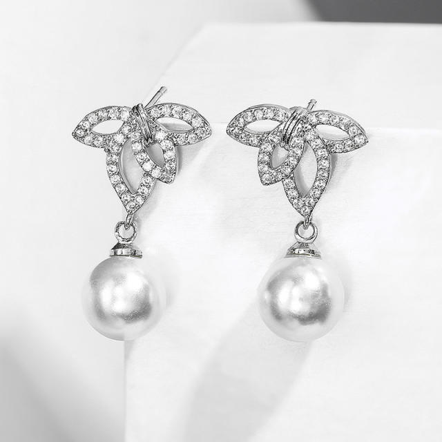 Creative hollow leaf cubic zircon pearl copper earrings