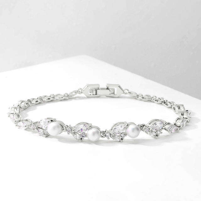 Delicate cubic zircon pearl copper bracelet