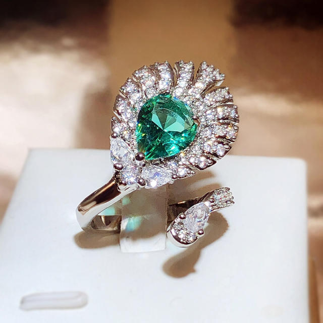 Luxury green cubic zircon statement peacock rings