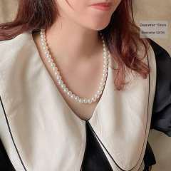 Classic pearl necklace