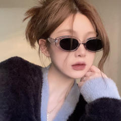 Easy match oval shape sunglasses