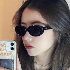 Easy match oval shape sunglasses