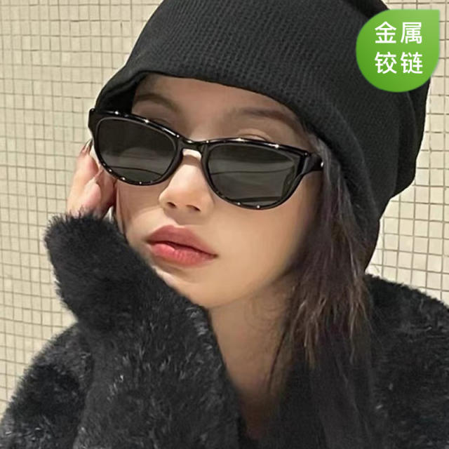 Vintage cat eye shape sunglasses