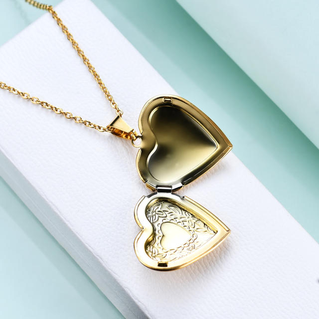 18K stainless steel heart photo locket necklace
