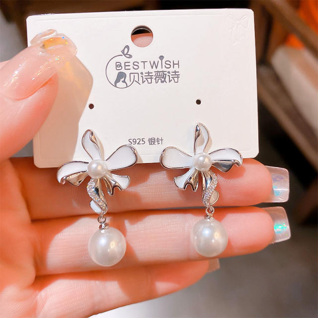 Elegant white flower pearl drop earrings