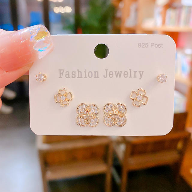 925 needle elegant cubic zircon clover ear studs set