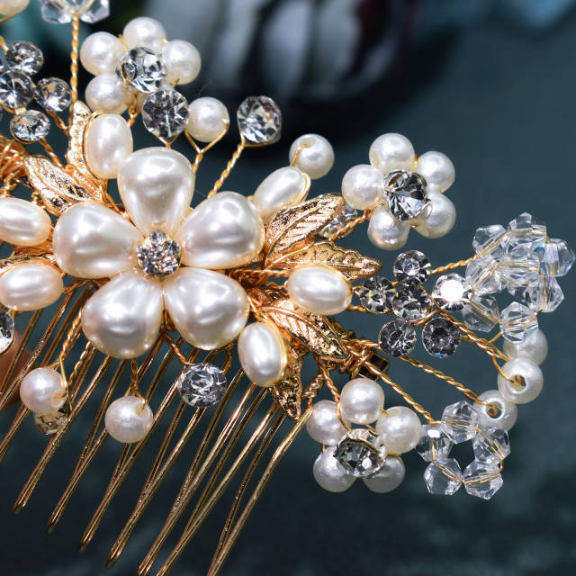 Elegant handmade faux pearl flower wedding hair combs