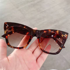 Vintage cat eye shape sunglasses