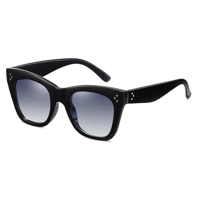 Vintage cat eye shape sunglasses