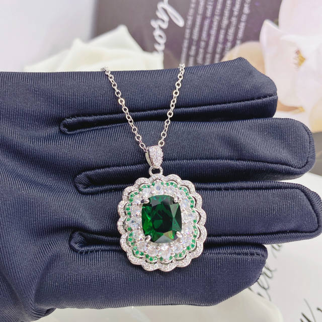 Luxury elegant emerald statement necklace set