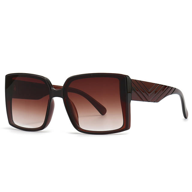 Fashionable large frame sunglasses