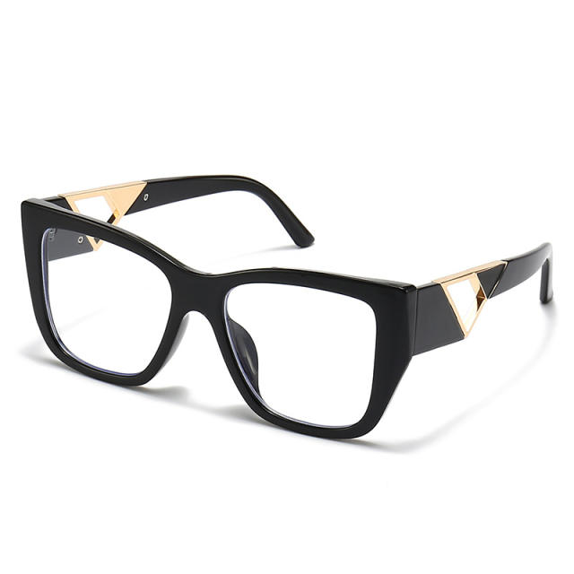 Fashionable square shape sunglasses