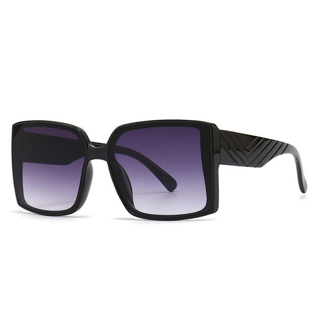 Fashionable large frame sunglasses