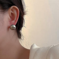 French trend elegant gray color pearl studs earrings