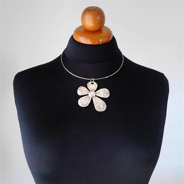 Boho silver metal flower heart choker necklace