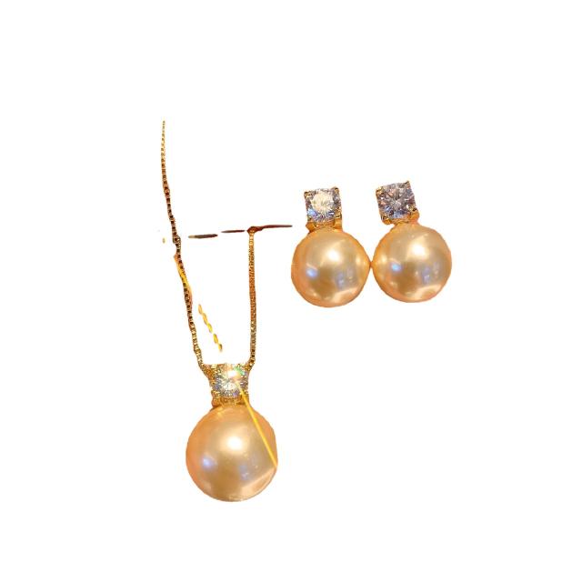 Chic one pearl yellow color pendant copper necklace