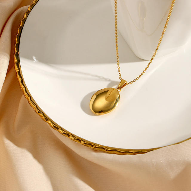 18KG oval shape locket stainless steel necklace