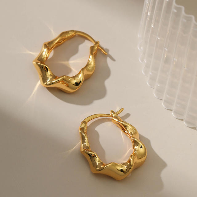 18KG geometric copper huggie earrings