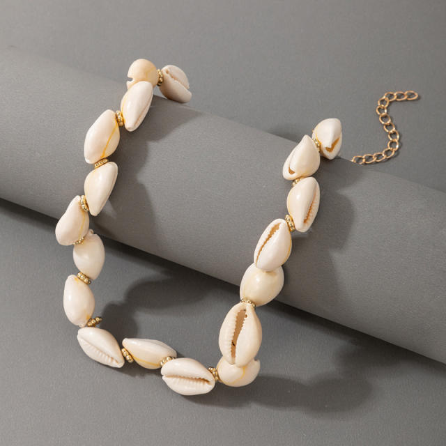 Beach trend irregular shape shell choker necklace