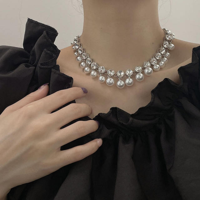 Elegant pearl glass crystal diamond choker necklace