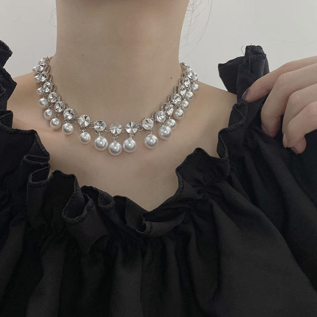 Elegant pearl glass crystal diamond choker necklace