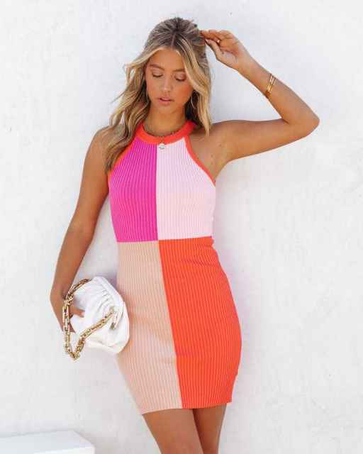 Color matching knitted bodycon dress