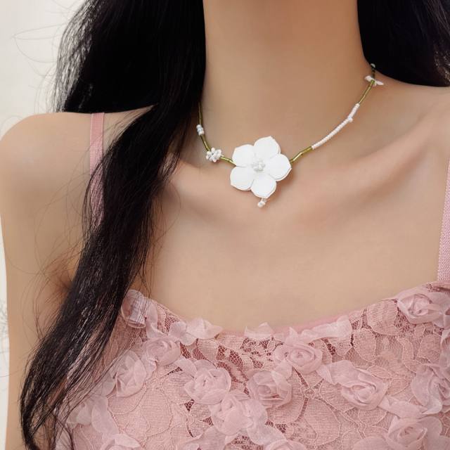 Y2K white flower choker necklace