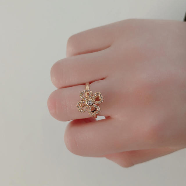 Delicate tiktok hot sale diamond clover copper rotatable fidget rings