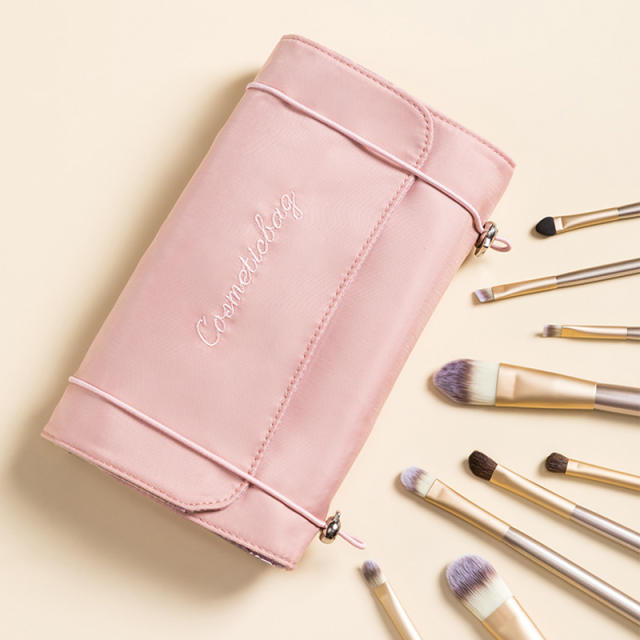 Detachable and portable cosmetic bag for brushes