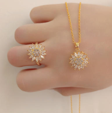 Delicate tiktok hot sale diamond clover copper rotatable fidget rings