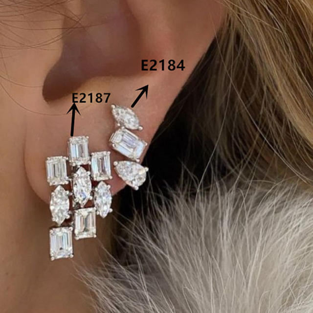 Delicate geometric diamond studs earrings
