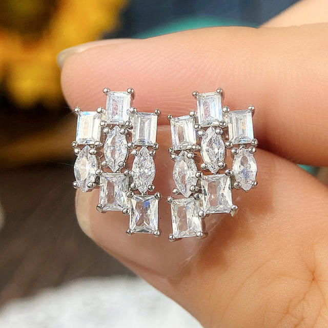 Delicate geometric diamond studs earrings