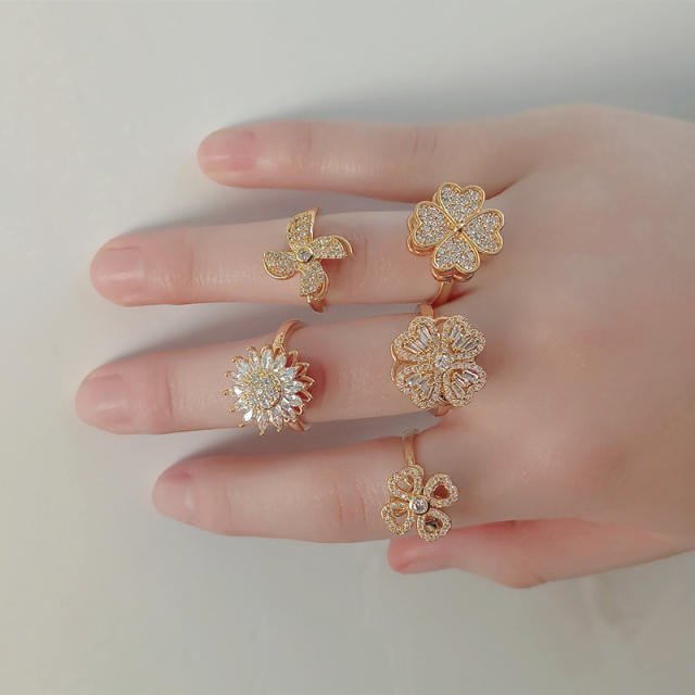 Delicate tiktok hot sale diamond clover copper rotatable fidget rings