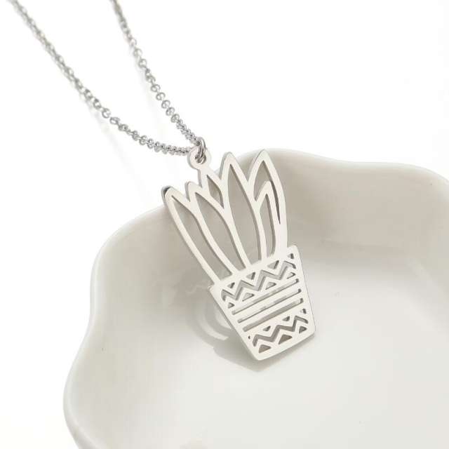 Korean fashion dainty hollow out plant stainless steel necklace