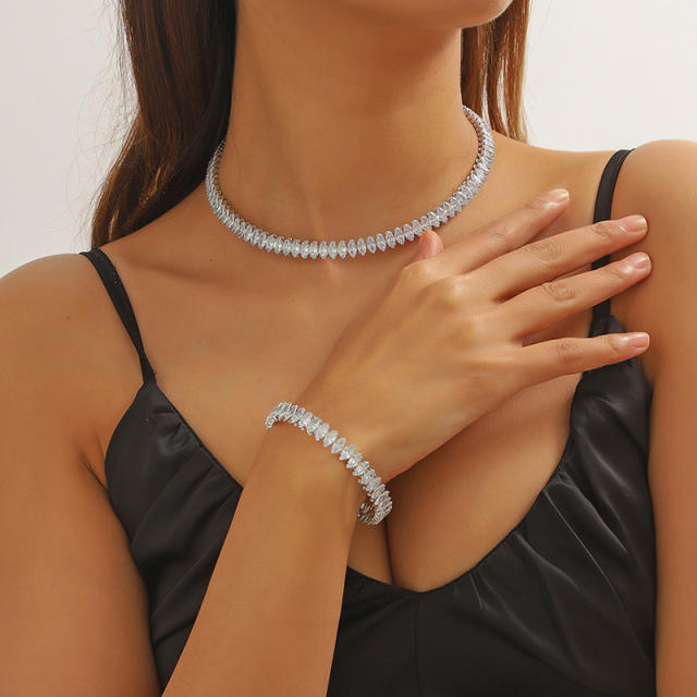 Delicate wedding diamond choker bangle set
