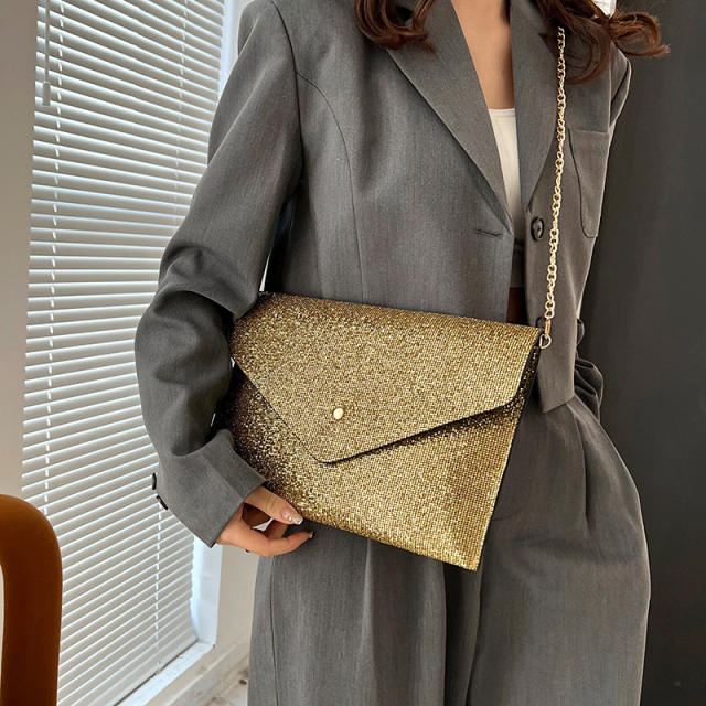 Concise clutch with chain