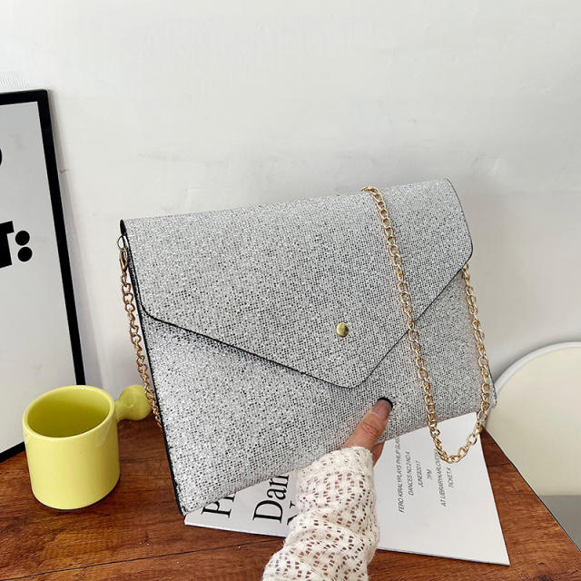 Concise clutch with chain