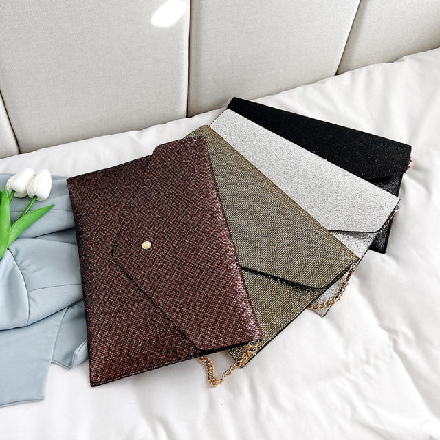 Concise clutch with chain
