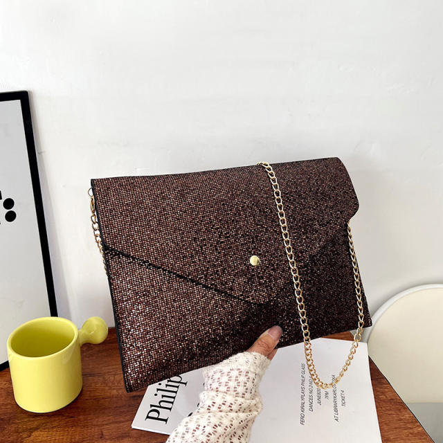 Concise clutch with chain