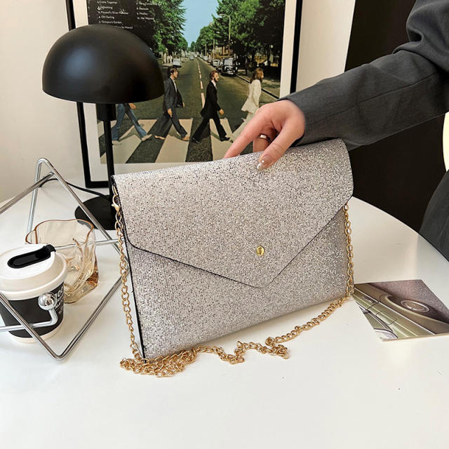 Concise clutch with chain