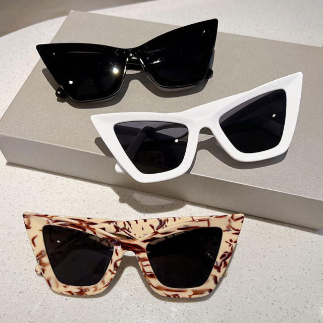 Vintage large shape cat eye sunglasses
