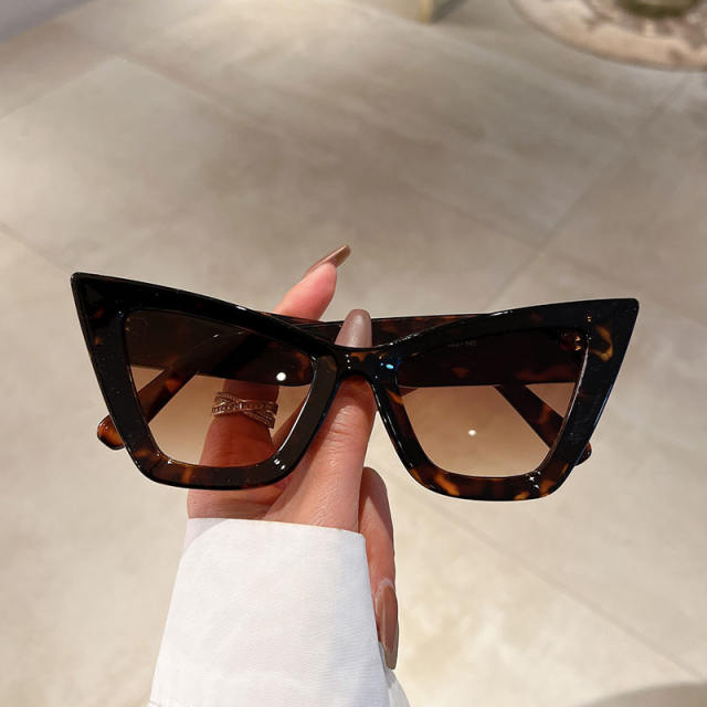 Vintage large shape cat eye sunglasses