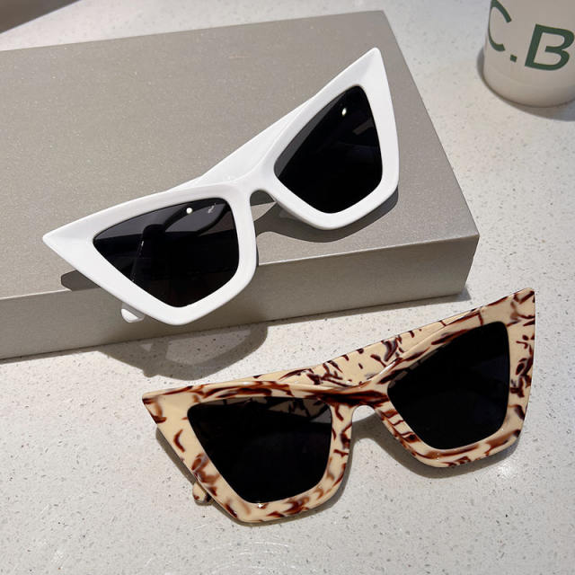 Vintage large shape cat eye sunglasses