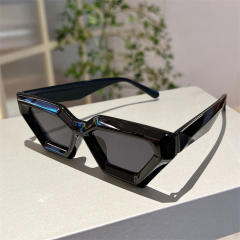 Vintage irregular shape frame sunglasses