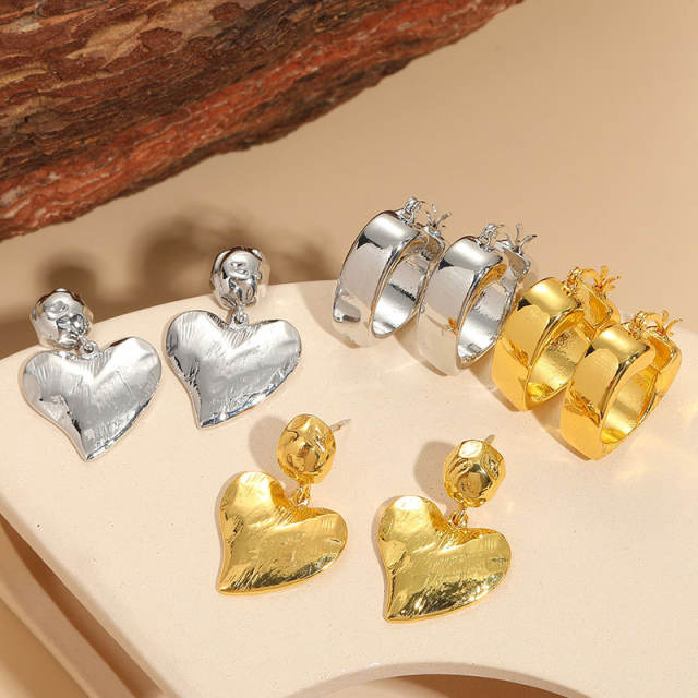 14KG copper chunky heart huggie earrings