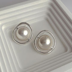 Korean fashion round shape pearl copper studs earrings