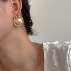 Korean fashion round shape pearl copper studs earrings